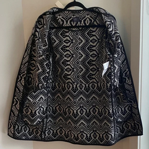 Marks & Spencer Geometric Black and White Blazer (small) - Picture 10 of 14
